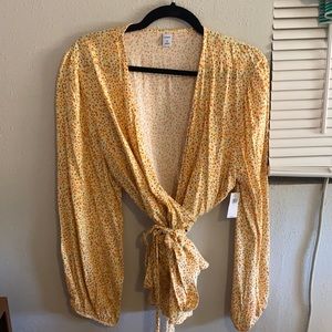 Floral wrap top NWT